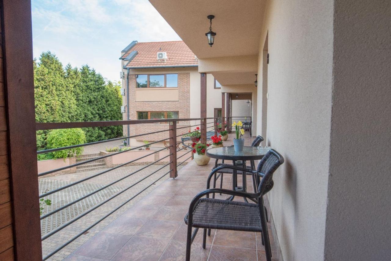 Vegvar Spa Apartman Дьюла Экстерьер фото